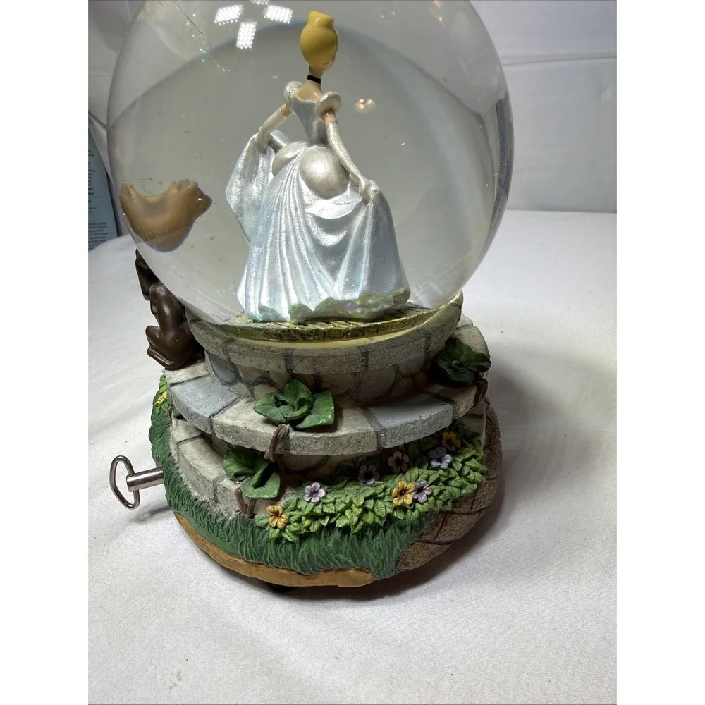 Collectible Disney Cinderella Snow Globe Bibbidi Bobbidi Boo Spinning Musical